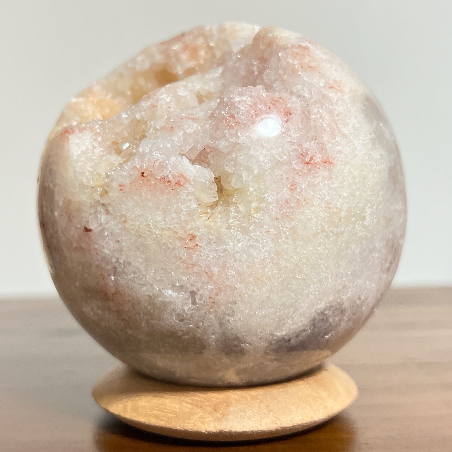 粉紅紫水晶球

-療癒心靈，舒緩情緒

-提高自我肯定，價值

-學習愛與被愛

-引領情感抒發，從低潮中走出來