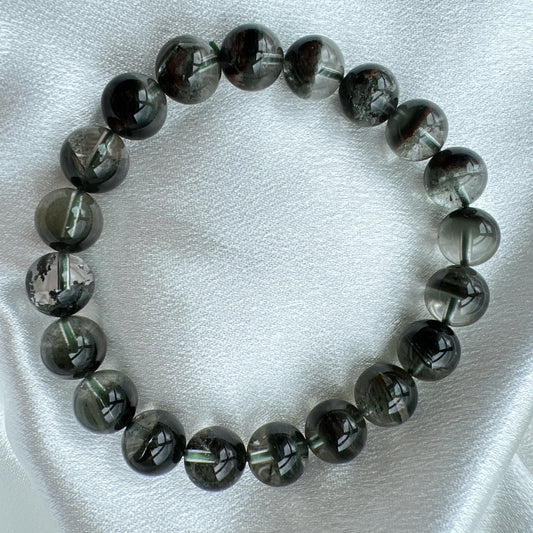 綠幽靈

-主正財，由事業，主意帶來的財富

-聚財，由辛勤努力而累積的財富

-招有助增旺事業的貴人

-平穩情緒

紅幽靈

-增加包容心與同理心

-增加理解力與包容能力

-招財的功效

-緩解疲憊，放鬆情緒