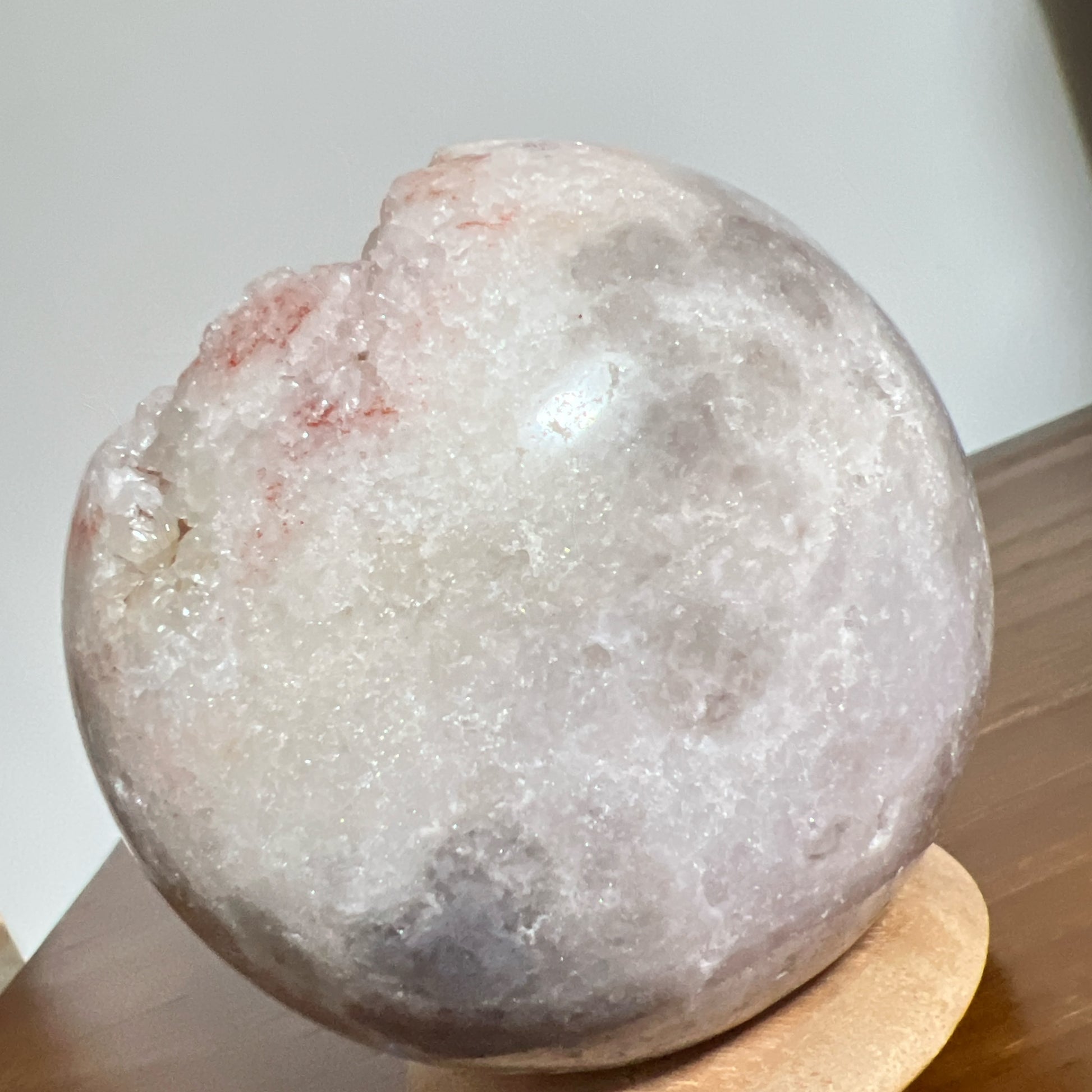 粉紅紫水晶球

-療癒心靈，舒緩情緒

-提高自我肯定，價值

-學習愛與被愛

-引領情感抒發，從低潮中走出來