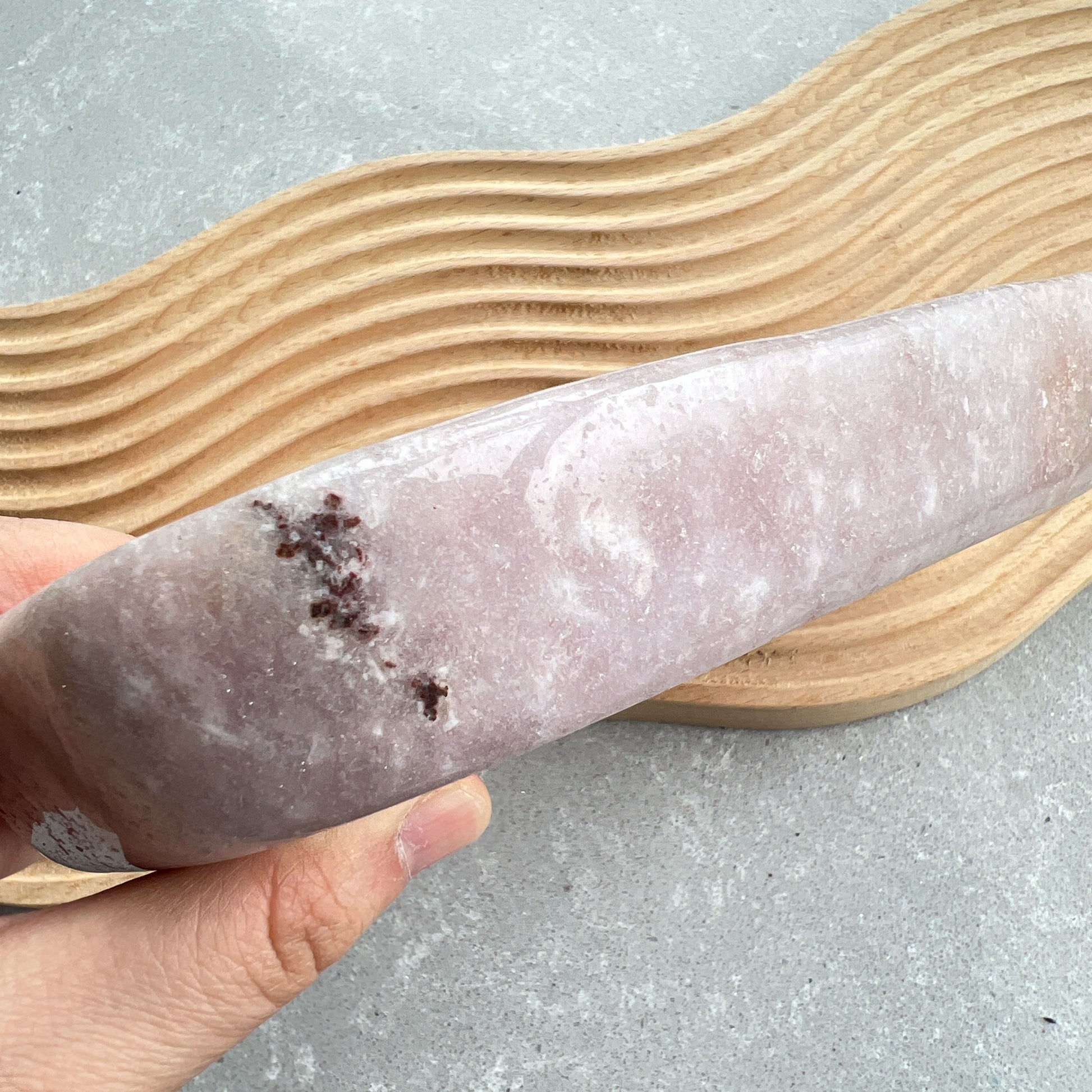 巴西直送粉紅紫晶碟 🤭鍾情粉色的不可錯過

整隻碟都是Bling Bling ✨✨一閃一閃✨🫶🏻

-療癒心靈，舒緩情緒
-學習愛與被愛
-引領你從低潮中走出來