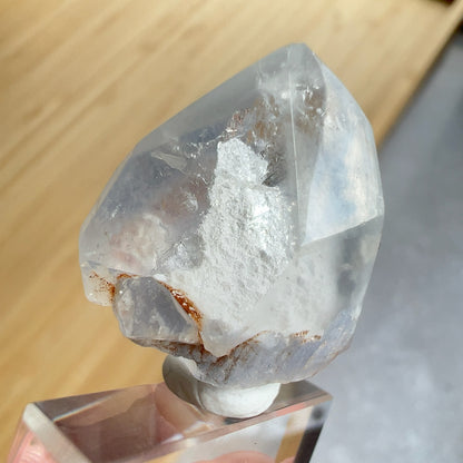 藍線石  -全清晶，質素靚靚  -其蔚藍色澤能帶給人平靜、安穩及喜悅  -擺脫負面思想，緩解情緒，增加正能量  -增加面對困難和挑戰的自信勇氣和積極處事的態度  -提升說話技巧，改善人際關係  -能啟發智慧，加強創意力和腦部思維
