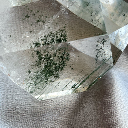 綠幽靈隨形

-主正財，由事業，主意帶來的財富

-聚財，由辛勤努力而累積的財富

-招有助增旺事業的貴人

-平穩情緒