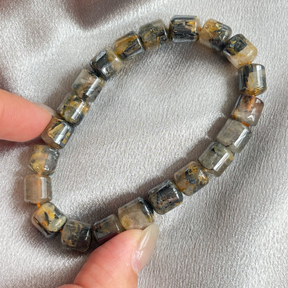 母礦金鈦晶/碟鈦晶  -被譽為「財富之石💰」  -寓意吉祥如意，萬事太平  -招主財、偏財，深受商人歡迎  -幫助人找回自信，做事積極向上  -加強決策力，增加其勇氣和魄力  -有辟邪功效