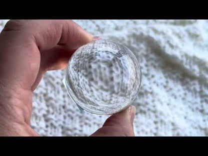 Clear Quartz Sphere 白水晶球

靜靜地看著，可以令煩悶的情緒暫時放下，享受寧靜的一刻😊

-「水晶之王」，是萬用療癒石

-能淨化四周負性能量

-釋放負能量，平衡內心的焦慮不安

-鎮定安神之效，開發智慧

-提升自我肯定，提升正能量

-幫助集中注意力，有助讀書求學

Diameter : 41.8mm
