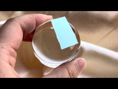 Clear Quartz Sphere 白水晶球

靜靜地看著，可以令煩悶的情緒暫時放下，享受寧靜的一刻😊

-「水晶之王」，是萬用療癒石

-能淨化四周負性能量

-釋放負能量，平衡內心的焦慮不安

-鎮定安神之效，開發智慧

-提升自我肯定，提升正能量

-幫助集中注意力，有助讀書求學

Diameter : 42.6mm