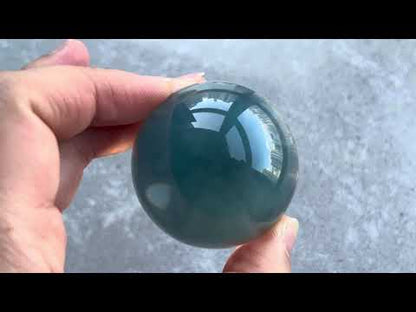 Clear Quartz Sphere 白水晶球

靜靜地看著，可以令煩悶的情緒暫時放下，享受寧靜的一刻😊

-「水晶之王」，是萬用療癒石

-能淨化四周負性能量

-釋放負能量，平衡內心的焦慮不安

-鎮定安神之效，開發智慧

-提升自我肯定，提升正能量

-幫助集中注意力，有助讀書求學

Diameter : 42.6mm