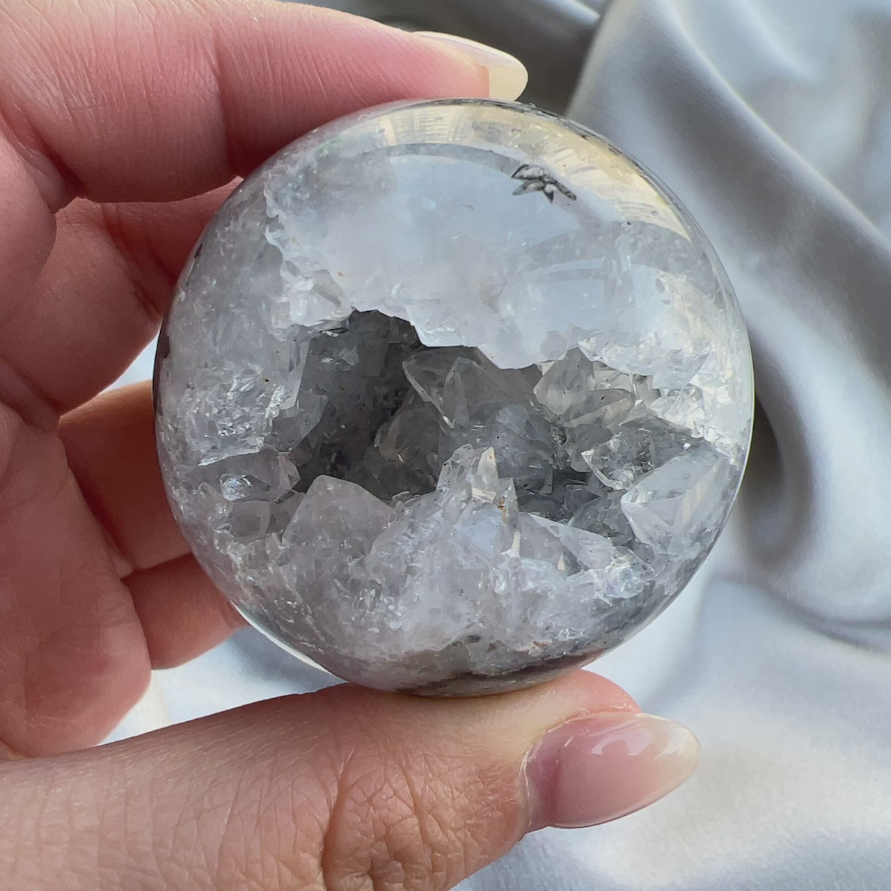 瑪瑙開口笑水晶球– N.ME