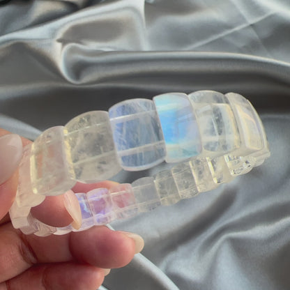 高質素月亮石手排