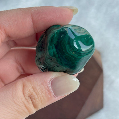 孔雀石 tumbled stone