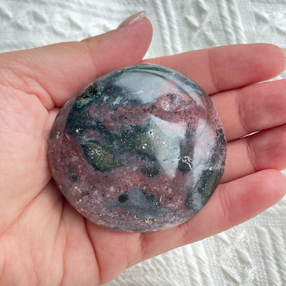 海洋碧玉手把

Pastels 感覺的顏色是真的很吸引的，有一種很平靜的感覺

海洋碧玉又名海洋石，是馬達加斯加的特產，最初發現於沿海地區，顏色範圍廣泛，色彩多樣性，大多數是由不透明的玉髓及石英組成的，而有些部分則是半透明及結晶化的。而海洋碧玉也稱作球形碧玉(Orbicular Jasper)。

海洋碧玉是你心情覺得沮喪時的好夥伴

-穩定情緒，平衡身心

-釋除負面的自我認知

-排走負能量，令頭腦清晰

-開啟內心的快樂和滿足