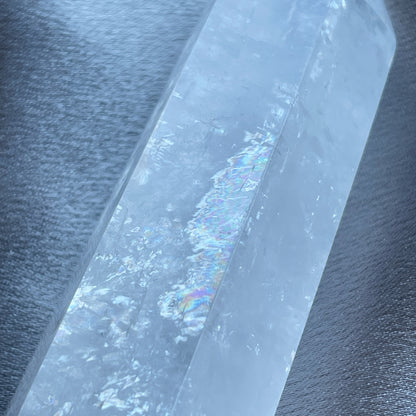 彩虹白方解柱