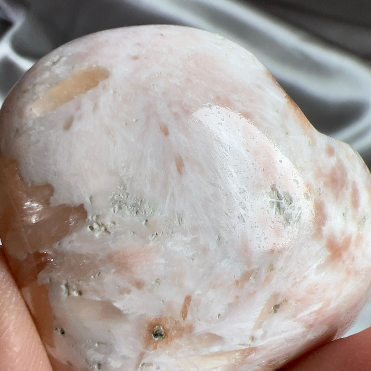 Pink Scolecite Heart 印度粉橘鈣沸石