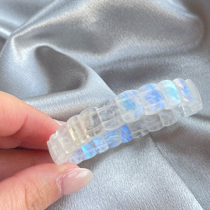 高質素月亮石手排