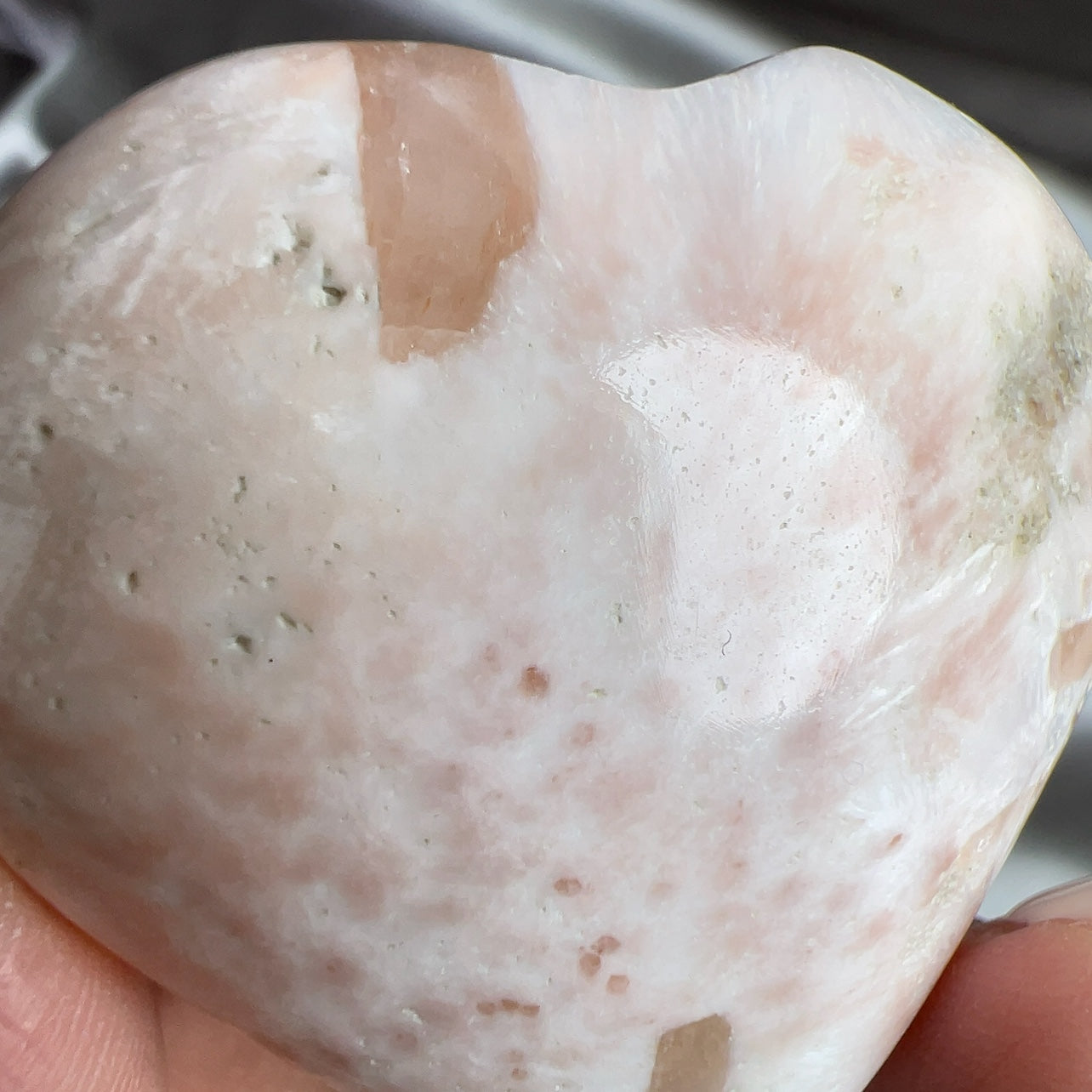 Pink Scolecite Heart 印度粉橘鈣沸石