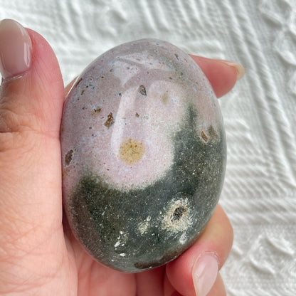 海洋碧玉手把

Pastels 感覺的顏色是真的很吸引的，有一種很平靜的感覺

海洋碧玉又名海洋石，是馬達加斯加的特產，最初發現於沿海地區，顏色範圍廣泛，色彩多樣性，大多數是由不透明的玉髓及石英組成的，而有些部分則是半透明及結晶化的。而海洋碧玉也稱作球形碧玉(Orbicular Jasper)。

海洋碧玉是你心情覺得沮喪時的好夥伴

-穩定情緒，平衡身心

-釋除負面的自我認知

-排走負能量，令頭腦清晰

-開啟內心的快樂和滿足