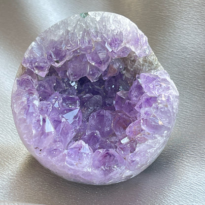 Brazil Amethyst Sphere 巴西紫晶開口笑球  開口笑水晶簇球是一種很多人喜愛的風水石，有招財聚財，招貴人之效用，如果想放置的位置唔容許擺設大型晶洞，這種開口笑一定會是最佳選擇😊  紫晶，一向代表著智慧，加強決策力，利人緣，對舒緩緊張情緒有幫助，促進問題解決。