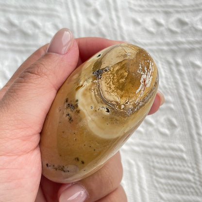 海洋碧玉手把

Pastels 感覺的顏色是真的很吸引的，有一種很平靜的感覺

海洋碧玉又名海洋石，是馬達加斯加的特產，最初發現於沿海地區，顏色範圍廣泛，色彩多樣性，大多數是由不透明的玉髓及石英組成的，而有些部分則是半透明及結晶化的。而海洋碧玉也稱作球形碧玉(Orbicular Jasper)。

海洋碧玉是你心情覺得沮喪時的好夥伴

-穩定情緒，平衡身心

-釋除負面的自我認知

-排走負能量，令頭腦清晰

-開啟內心的快樂和滿足
