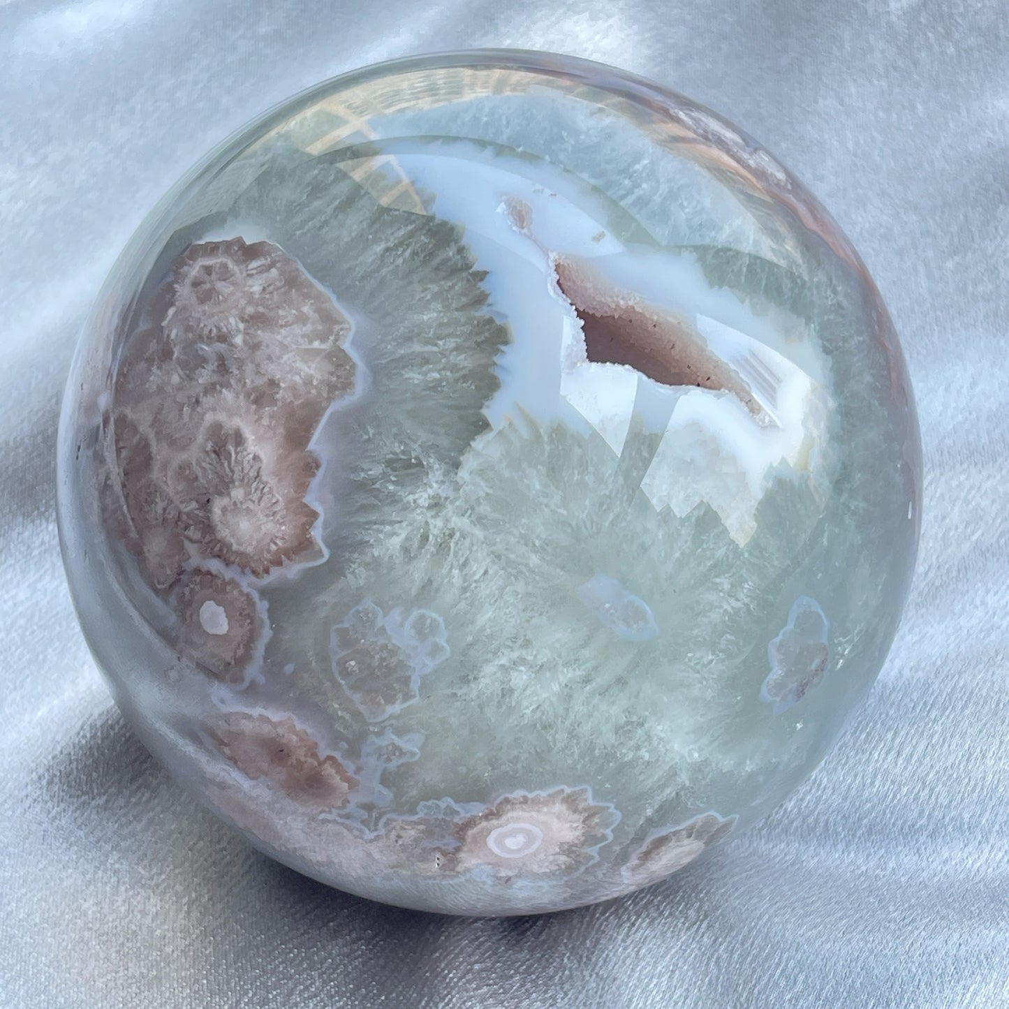 Green Quartz / Green Chlorite Quartz Flower Agate Sphere 綠水晶櫻花瑪瑙球